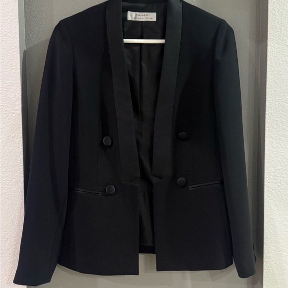 Tahari ASL
Satin Trim Double-Breasted Tuxedo Blazer - Picture 2 of 6